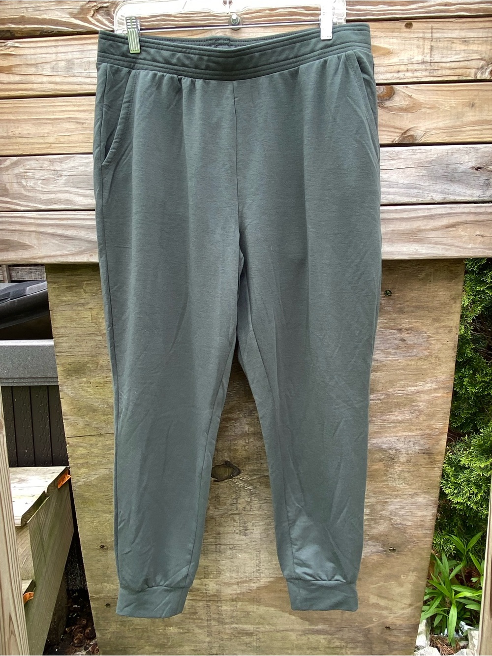 Women’s Eddie Bauer Olive Green Jogger Pants Size Large NWT